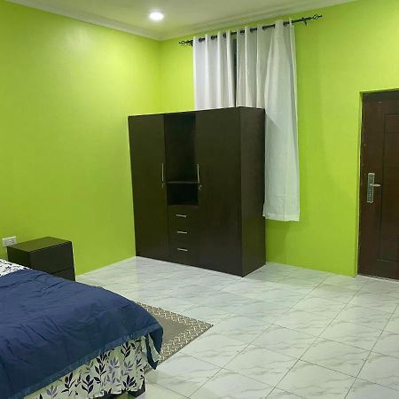 Oneworld Guesthouse & Events Centre Аккра Екстер'єр фото